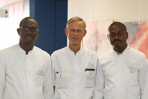 Gastärzte aus Haiti - Dr. Adelin Charles/Haiti (links), Priv.-Doz. Dr. med. T. Bohrer (Mitte), Dr. Godson Jean-Louis/Haiti (rechts) - (Fotographie: Dr. med. Simon/Bamberg)